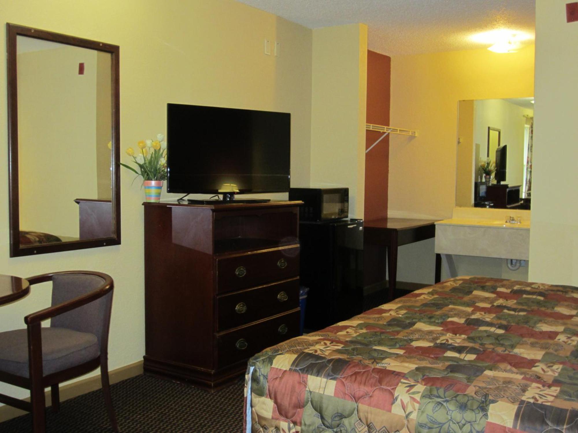 First Western Inn - Fairmont City Экстерьер фото