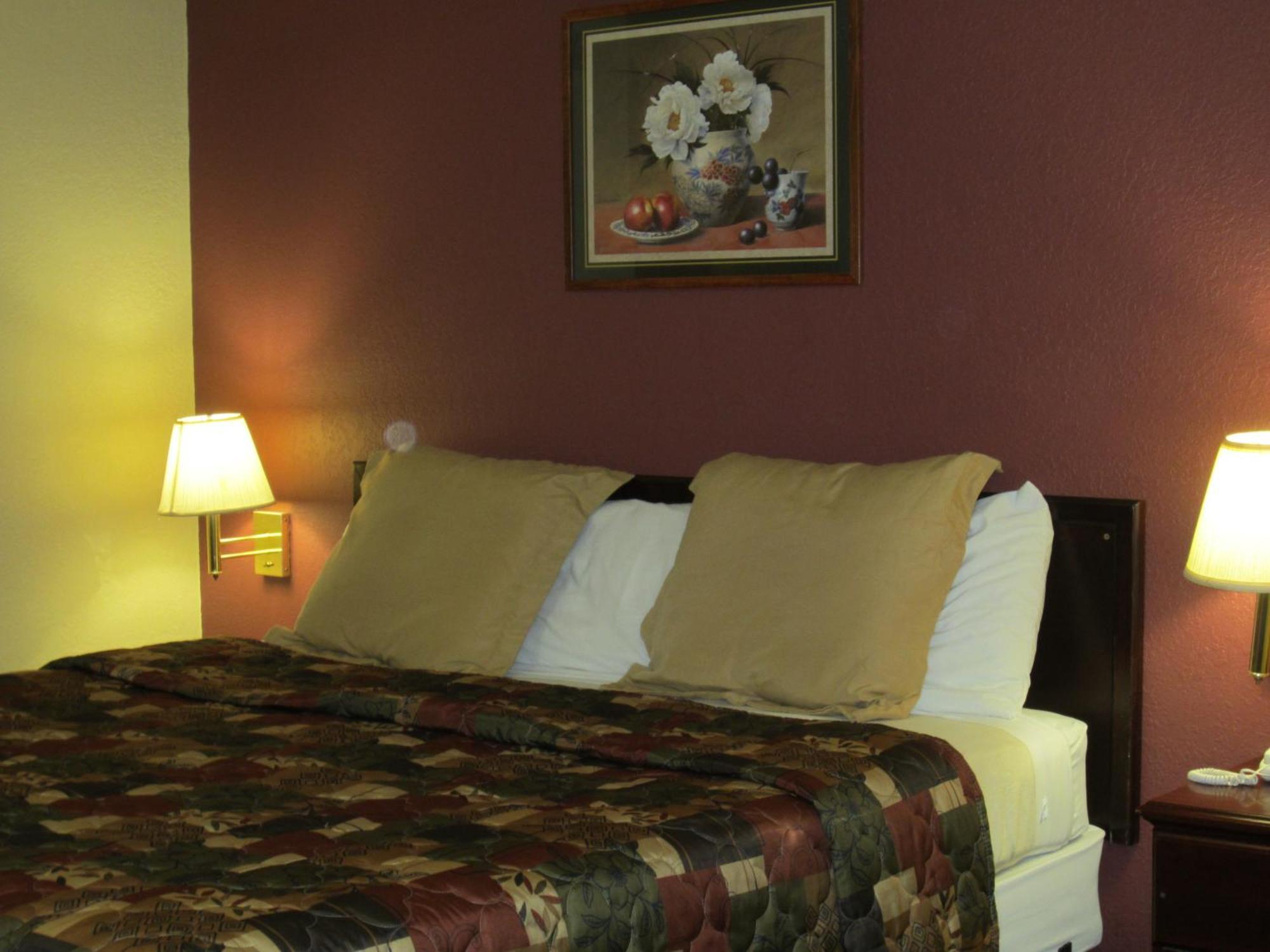 First Western Inn - Fairmont City Экстерьер фото