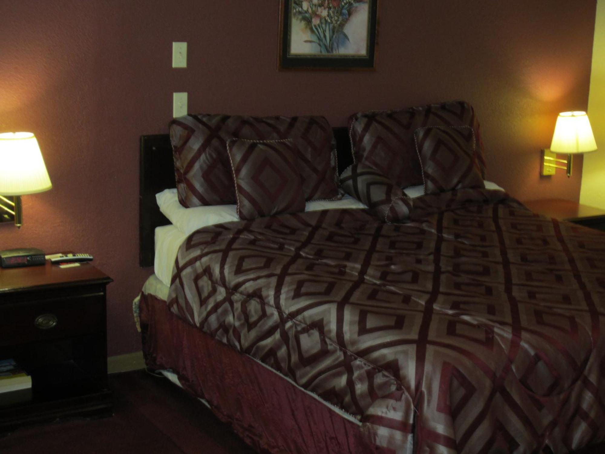 First Western Inn - Fairmont City Экстерьер фото