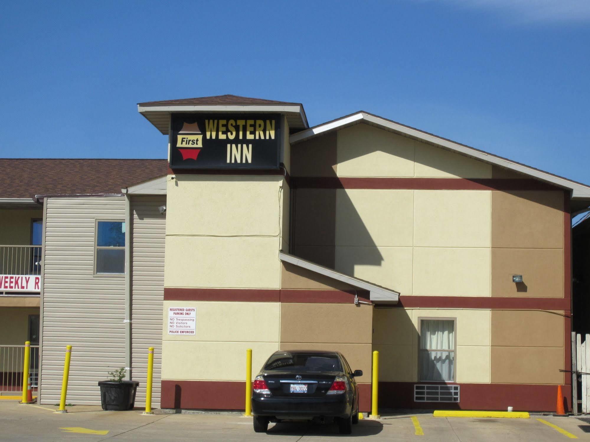 First Western Inn - Fairmont City Экстерьер фото