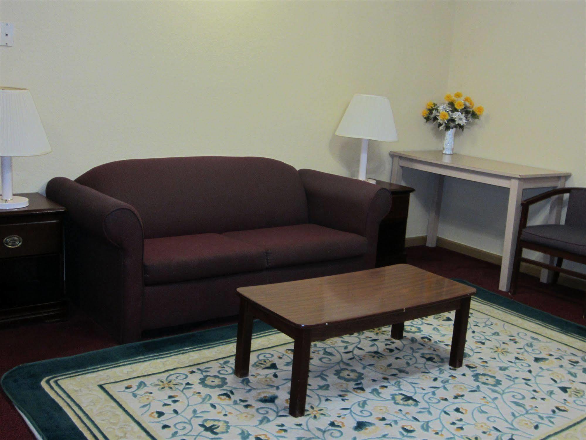 First Western Inn - Fairmont City Экстерьер фото