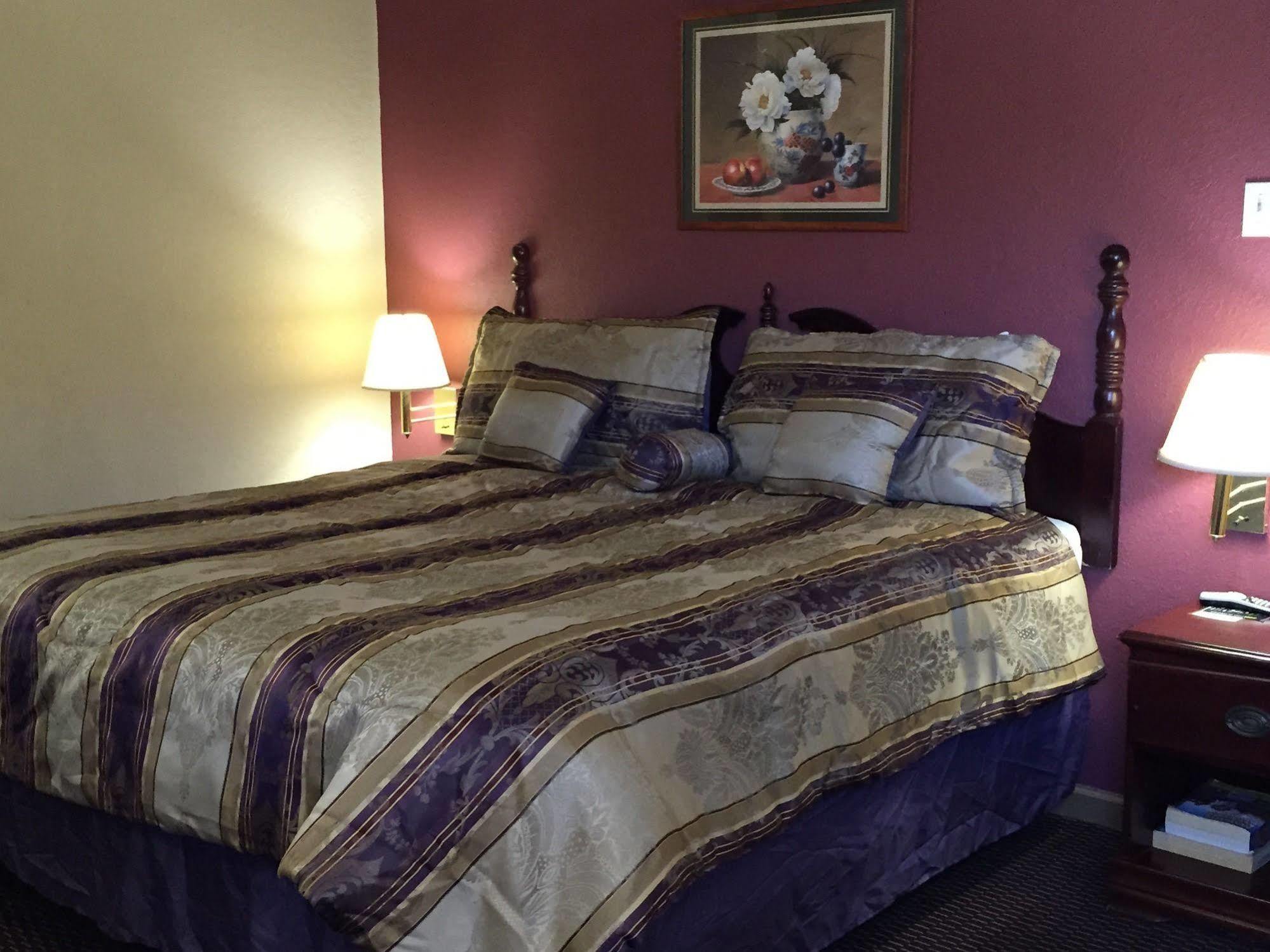 First Western Inn - Fairmont City Экстерьер фото