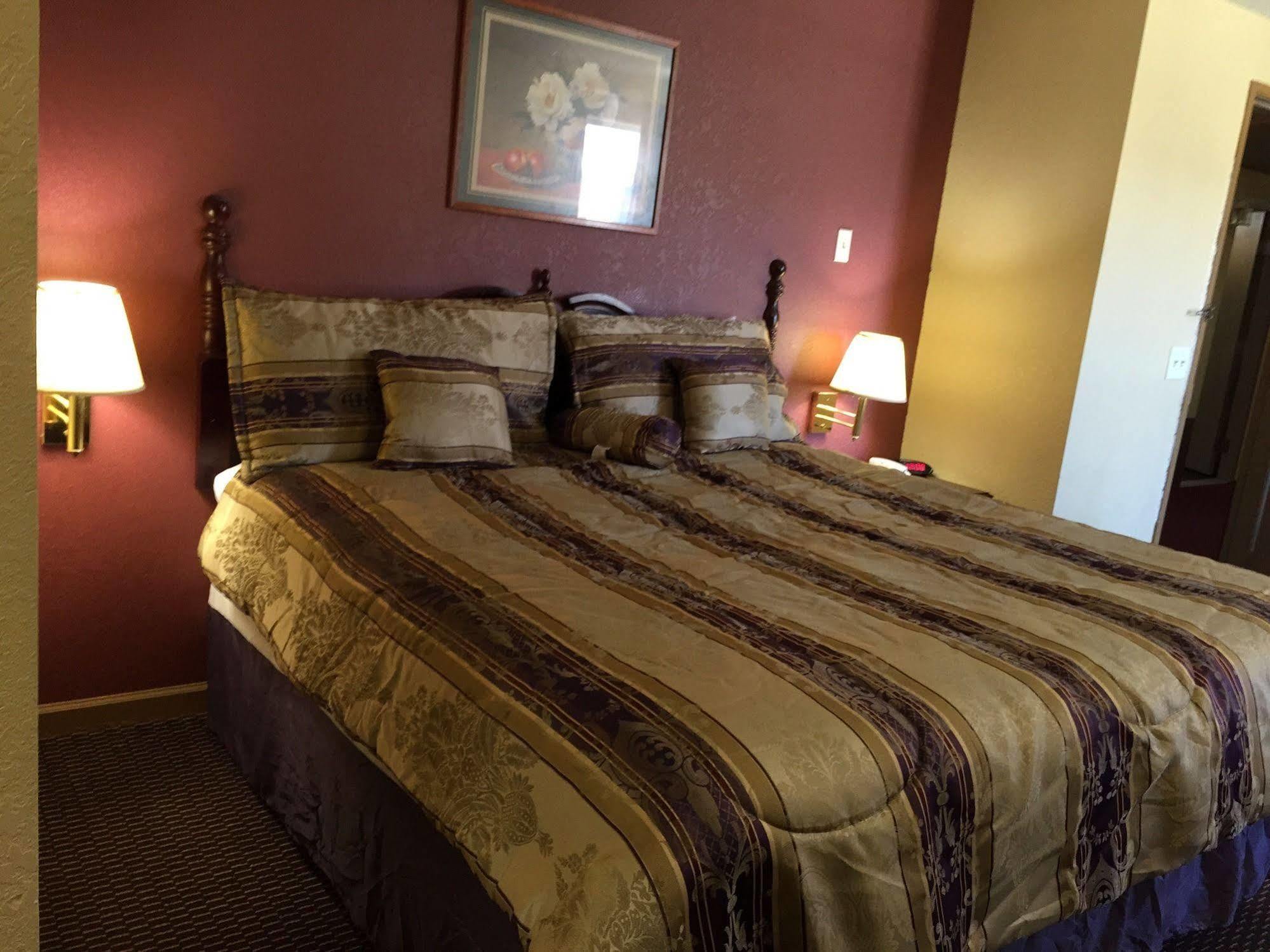 First Western Inn - Fairmont City Экстерьер фото